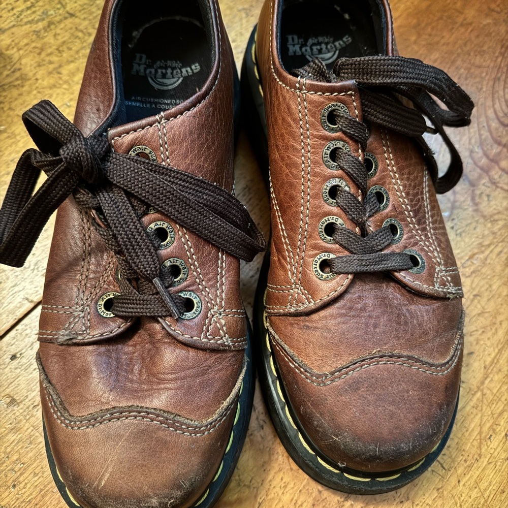 Women’s Vintage Dr. Martens Brown Leather Shoes - Picture 6 of 6